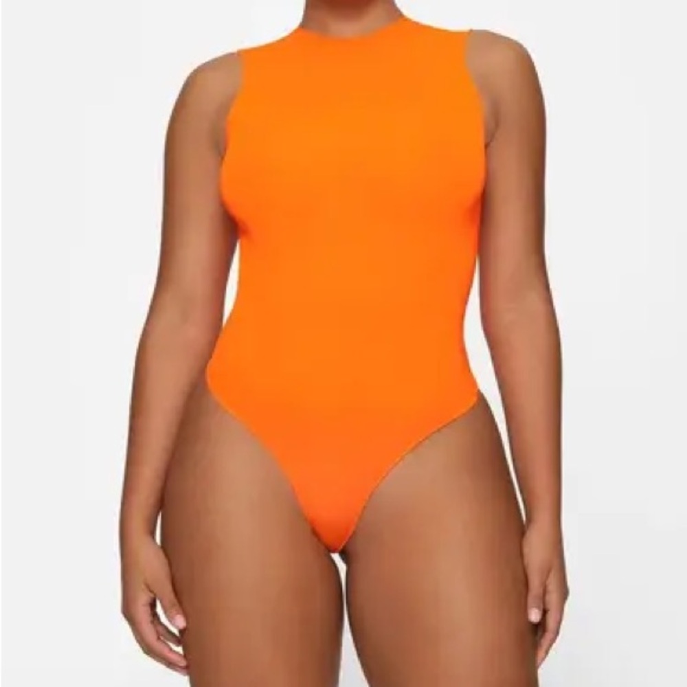 SKIMS Essential Crewneck Bodysuit